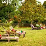 Отель Le Castel Pierre - 7ch&7sdb Avec Clim, Piscine Xl, Ping-pong, Salle Fitness Et Sauna Pour 15 Personnes 4*