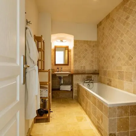 Отель Le Castel Pierre - 7ch&7sdb Avec Clim, Piscine Xl, Ping-pong, Salle Fitness Et Sauna Pour 15 Personnes Lagraulet-du-Gers