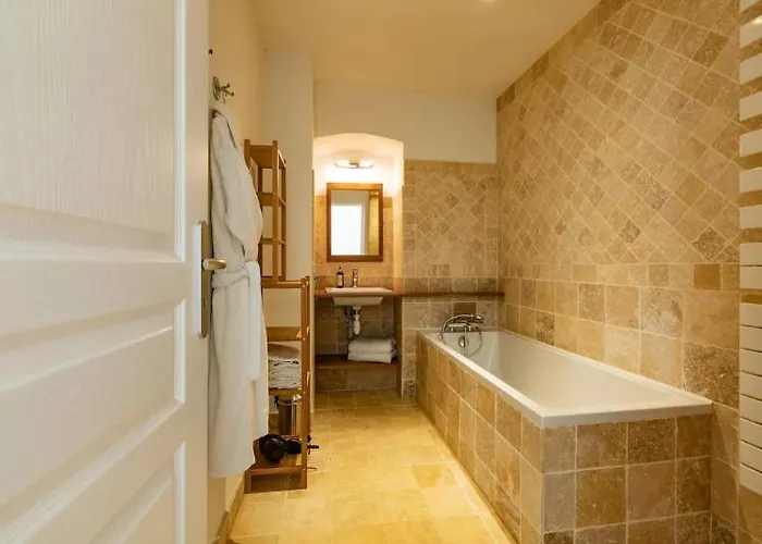 Hotel Le Castel Pierre - 7ch&7sdb Avec Clim, Piscine Xl, Ping-pong, Salle Fitness Et Sauna Pour 15 Personnes Lagraulet-du-Gers