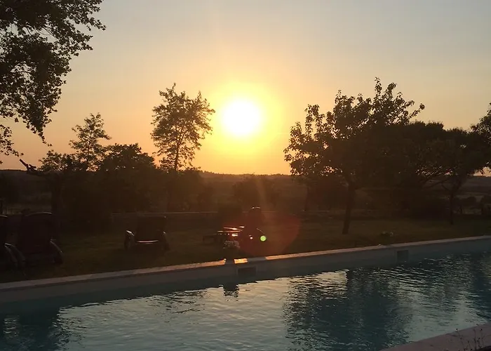 Hotel Le Castel Pierre - 7ch&7sdb Avec Clim, Piscine Xl, Salle Fitness Et Sauna Pour 18 Personnes 4*