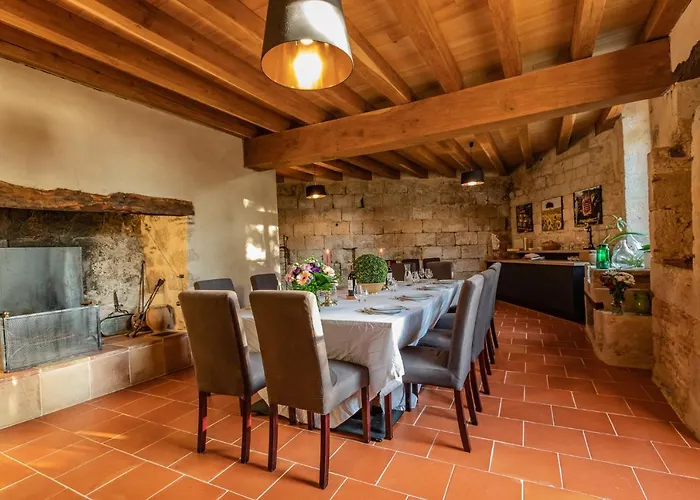 Hotel Le Castel Pierre - 7ch&7sdb Avec Clim, Piscine Xl, Ping-pong, Salle Fitness Et Sauna Pour 15 Personnes 4*