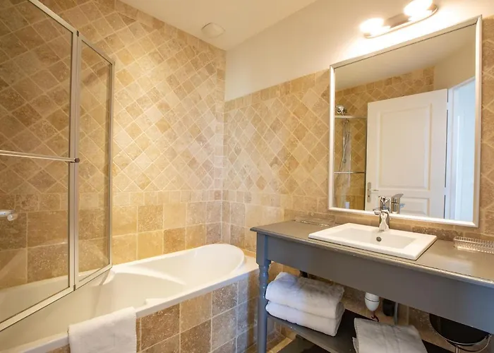 Le Castel Pierre - 7ch&7sdb Avec Clim, Piscine Xl, Ping-pong, Salle Fitness Et Sauna Pour 15 Personnes