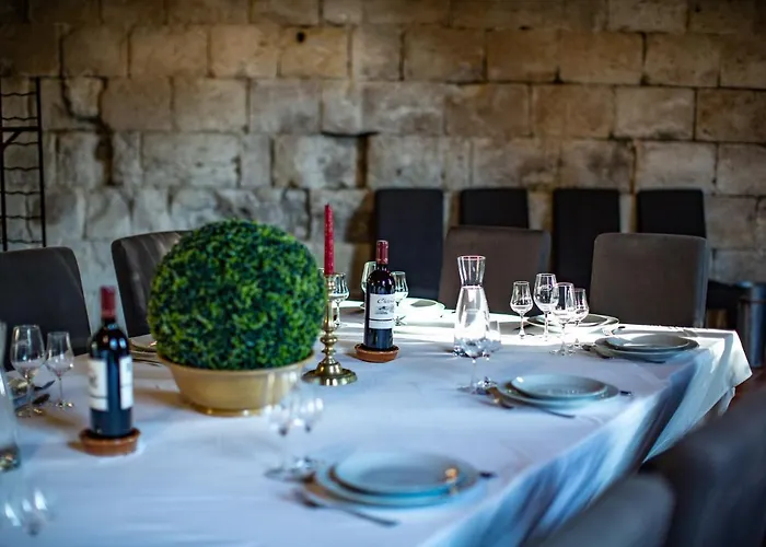 Le Castel Pierre - 7ch&7sdb Avec Clim, Piscine Xl, Ping-pong, Salle Fitness Et Sauna Pour 15 Personnes Hotel 4*